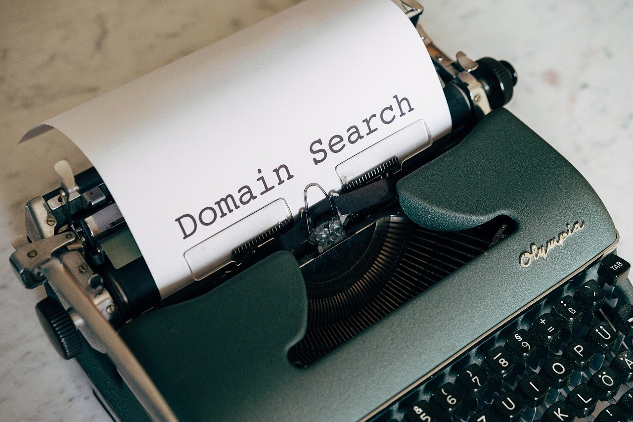 Choosing the Right Domain Name That Attracts Customers
